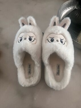 White Labubu Woman's Fuzzy Monster Slippers Size M (7/8)